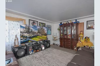 1335 NE 119th Ave, Portland, OR 97220 - Photo 5