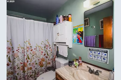 1335 NE 119th Ave, Portland, OR 97220 - Photo 9