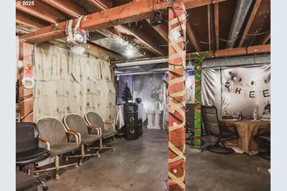 1335 NE 119th Ave, Portland, OR 97220 - Photo 11