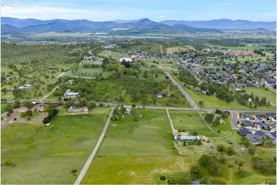 963 Stevens Rd, Eagle Point, OR 97524 - Photo 9
