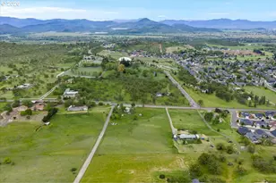 963 Stevens Rd, Eagle Point, OR 97524 - Photo 9