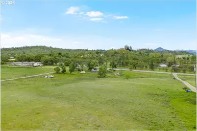 963 Stevens Rd, Eagle Point, OR 97524 - Photo 1