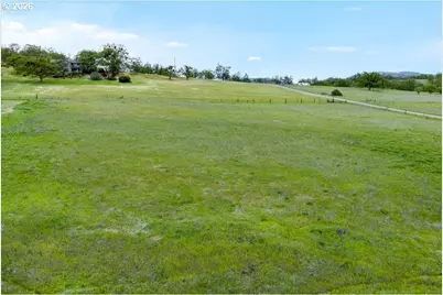 963 Stevens Rd, Eagle Point, OR 97524 - Photo 3
