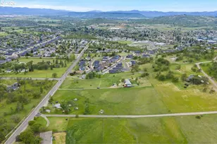 963 Stevens Rd, Eagle Point, OR 97524 - Photo 13