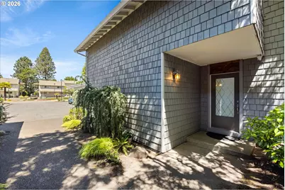 530 N Hayden Bay Dr, Portland, OR 97217 - Photo 1