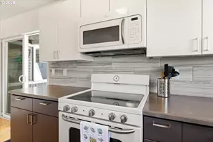 530 N Hayden Bay Dr, Portland, OR 97217 - Photo 17