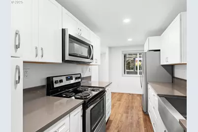 5630 S Riverside Ln #10, Portland, OR 97239 - Photo 11