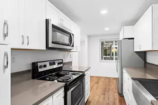 5630 S Riverside Ln, Portland, OR 97239 - Photo 11