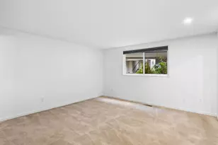 5630 S Riverside Ln, Portland, OR 97239 - Photo 15