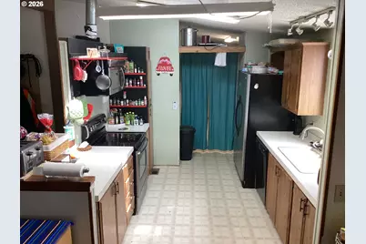 110 Charlene Ln, Tenmile, OR 97481 - Photo 3