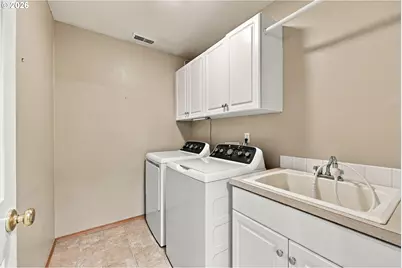 6583 SE Vernelda St, Milwaukie, OR 97267 - Photo 33