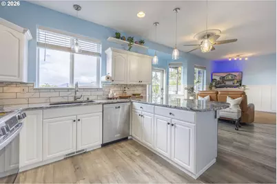 1615 NW 39th St, Lincoln City, OR 97367 - Photo 13