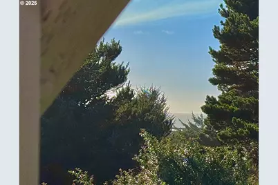 30336 Driftwood Dr, Gold Beach, OR 97444 - Photo 21