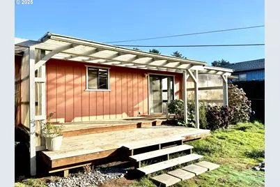 30336 Driftwood Dr, Gold Beach, OR 97444 - Photo 11