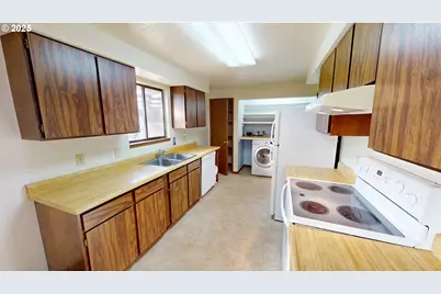 30336 Driftwood Dr, Gold Beach, OR 97444 - Photo 17