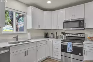 2706 SE 138th Ave, Portland, OR 97236 - Photo 5