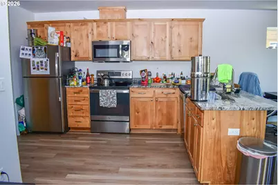 310 E Rapp Rd, Talent, OR 97540 - Photo 19