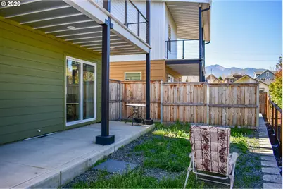310 E Rapp Rd, Talent, OR 97540 - Photo 7