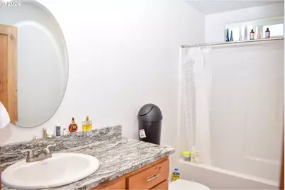 310 E Rapp Rd, Talent, OR 97540 - Photo 9