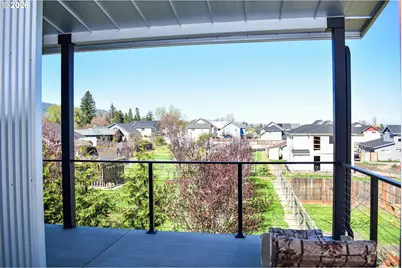 310 E Rapp Rd, Talent, OR 97540 - Photo 15