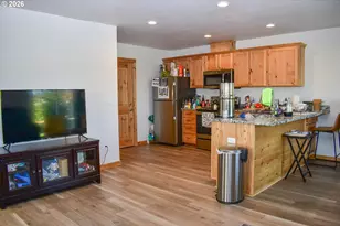 310 E Rapp Rd, Talent, OR 97540 - Photo 29