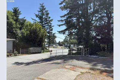 97883 Court St #31, Brookings, OR 97415 - Photo 5