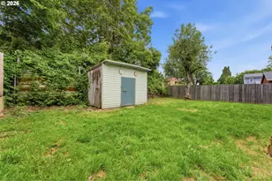 9725 N Exeter Ave, Portland, OR 97203 - Photo 23