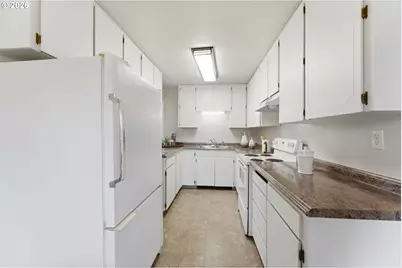 9725 N Exeter Ave, Portland, OR 97203 - Photo 11