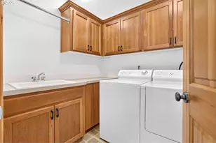 8311 SW 43rd Ave, Portland, OR 97219 - Photo 37
