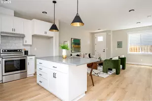 8425 NE Hassalo St, Portland, OR 97220 - Photo 23