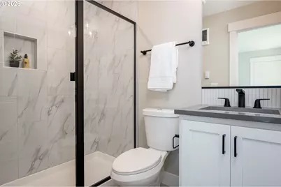 8425 NE Hassalo St, Portland, OR 97220 - Photo 29