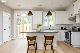 8425 NE Hassalo St, Portland, OR 97220 - Photo 11