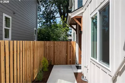 8425 NE Hassalo St, Portland, OR 97220 - Photo 5