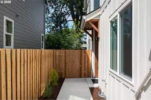 8425 NE Hassalo St, Portland, OR 97220 - Photo 5