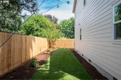 8425 NE Hassalo St, Portland, OR 97220 - Photo 43