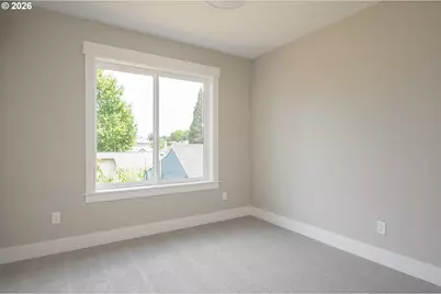 8425 NE Hassalo St, Portland, OR 97220 - Photo 35