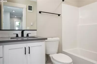 8425 NE Hassalo St, Portland, OR 97220 - Photo 33