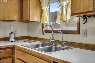 1320 NE 19th St, McMinnville, OR 97128 - Photo 9