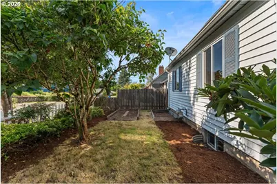 7413 SE Pine St, Portland, OR 97215 - Photo 35