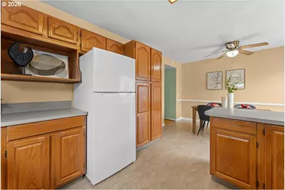 7413 SE Pine St, Portland, OR 97215 - Photo 11