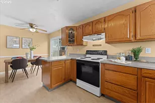 7413 SE Pine St, Portland, OR 97215 - Photo 9