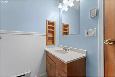 7413 SE Pine St, Portland, OR 97215 - Photo 23