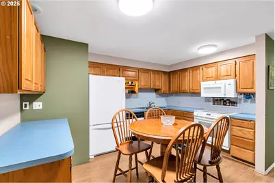 2390 NE Spruce Ave, Gresham, OR 97030 - Photo 9