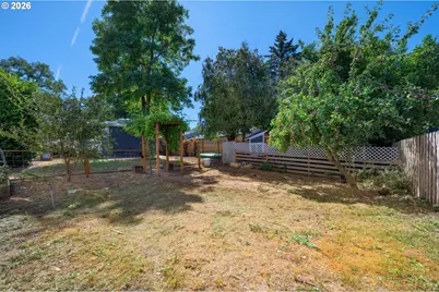 10723 NE Fremont St, Portland, OR 97220 - Photo 41