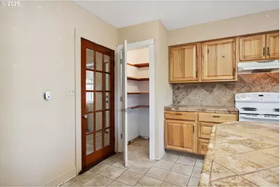 323 W Broadway St, Goldendale, WA 98620 - Photo 13