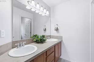 1450 NE Edgefield St, Hillsboro, OR 97124 - Photo 27