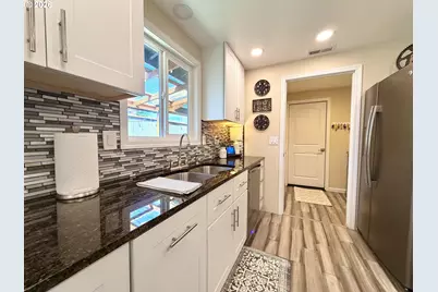 2600 15th St, North Bend, OR 97459 - Photo 15