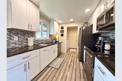 2600 15th St, North Bend, OR 97459 - Photo 13