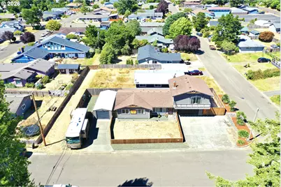 2600 15th St, North Bend, OR 97459 - Photo 5