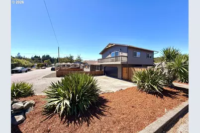 2600 15th St, North Bend, OR 97459 - Photo 3